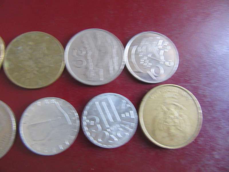 GOOD START FOR THE BEGINNER - 10INTERNATIONAL COINS - AS PER SCAN -CO53