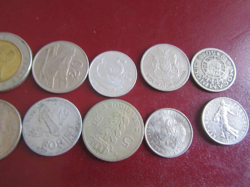 GOOD START FOR THE BEGINNER - 10 INTERNATIONAL COINS - AS PER SCAN CO49