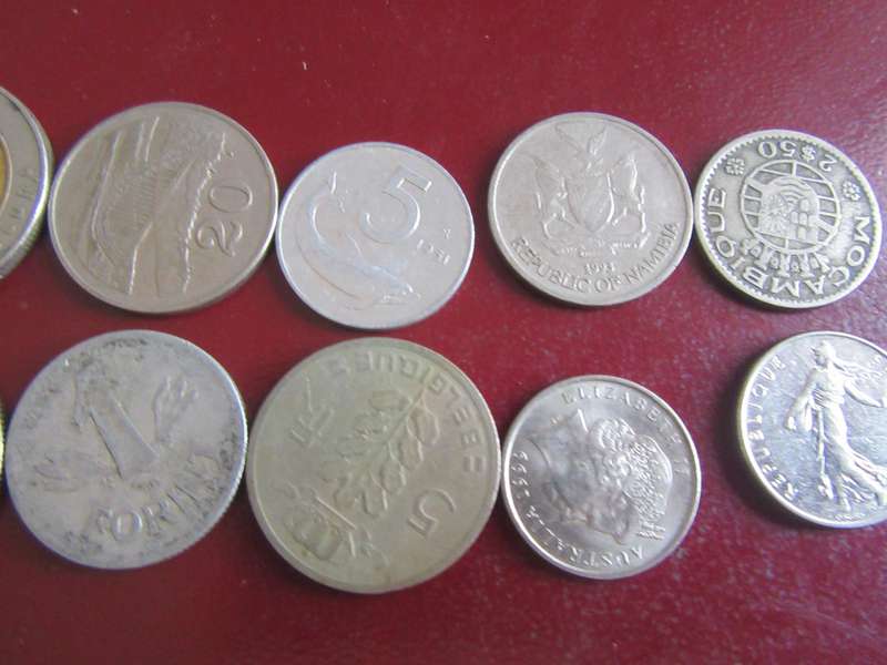 GOOD START FOR THE BEGINNER - 10 INTERNATIONAL COINS - AS PER SCAN CO49