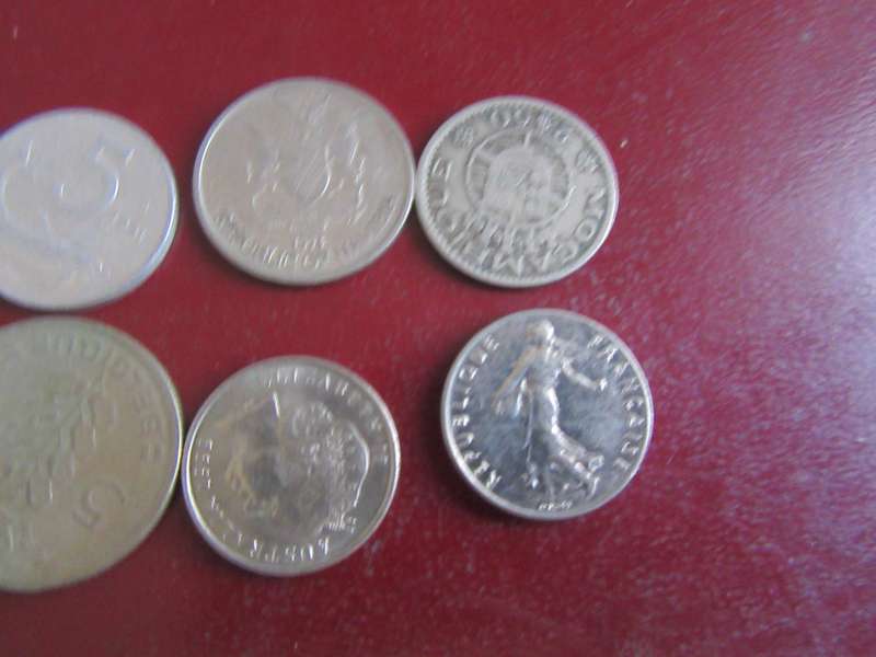GOOD START FOR THE BEGINNER - 10 INTERNATIONAL COINS - AS PER SCAN CO49