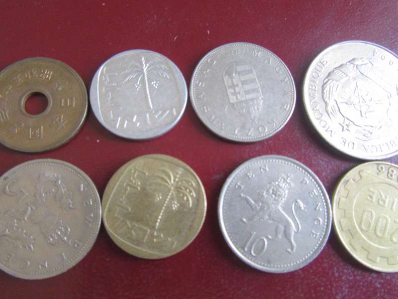 GOOD START FOR THE BEGINNER - 10 INTERNATIONAL COINS - AS PER SCAN - CO48