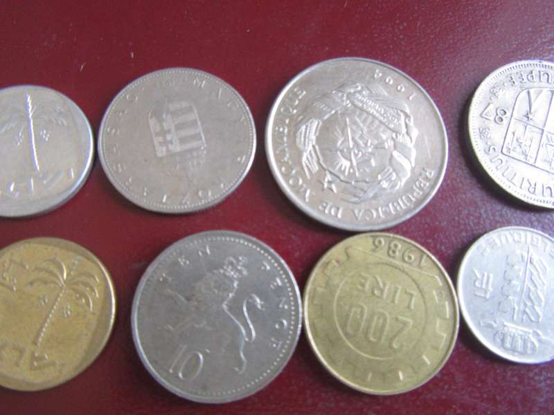 GOOD START FOR THE BEGINNER - 10 INTERNATIONAL COINS - AS PER SCAN - CO48