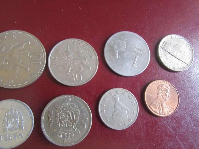 GOOD START FOR THE BEGINNER - 10 INTERNATIONAL COINS - AS PER SCAN - CO46