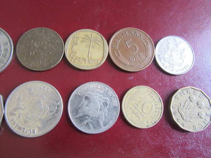 GOODSTART FOR THE BEGINNER - 10INTERNATIONAL COINS - AS PER SCAN - CO45