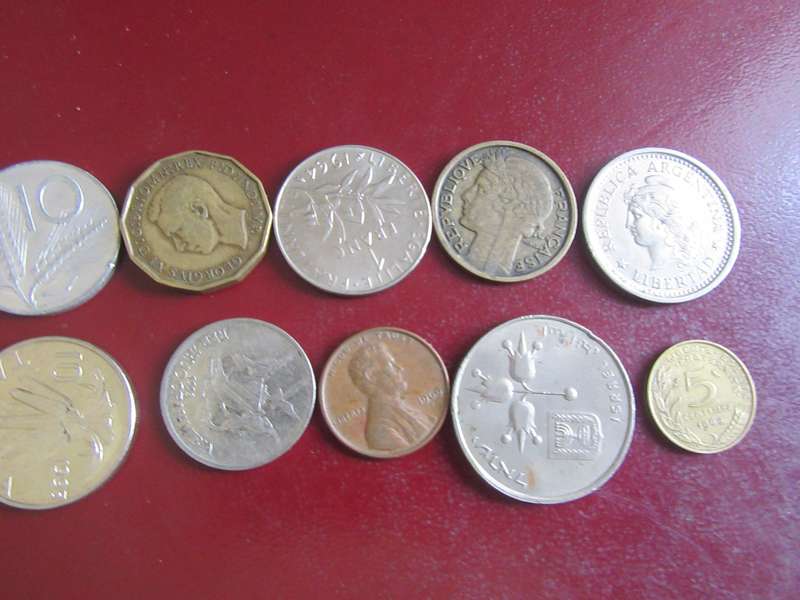GOOD START FOR THE BEGINNER - 10INTERNATIONAL COINS - AS PER SCAN - CO44