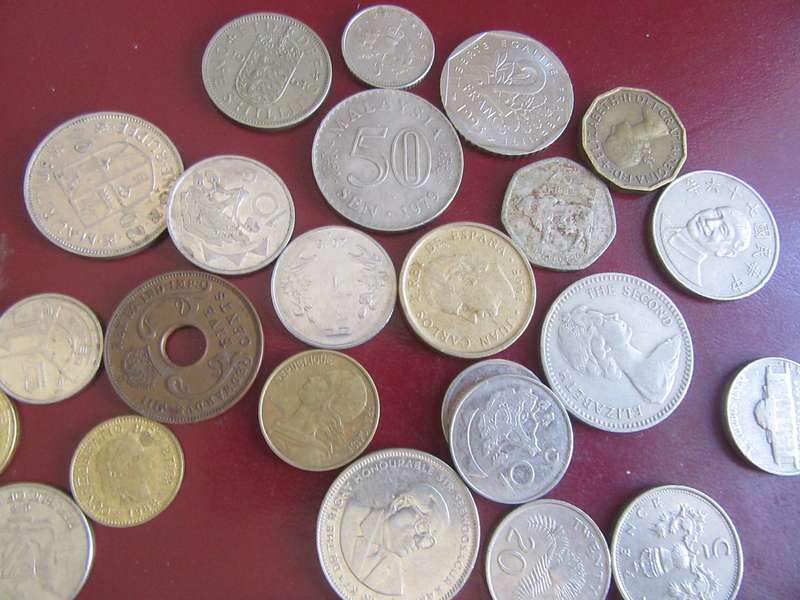 GOOD START FOR THE BEGINNER - 25 INTERNATIONAL COINS - AS PER SCAN - CO25