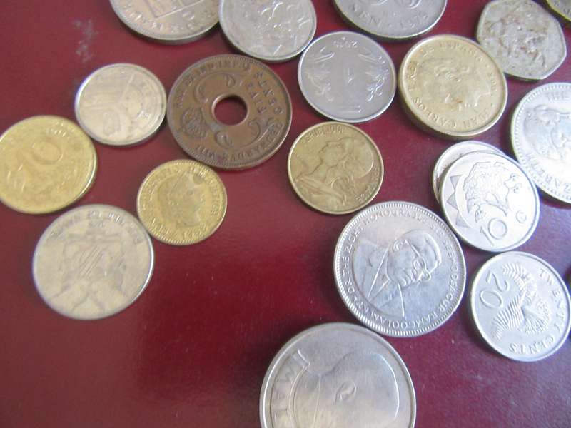 GOOD START FOR THE BEGINNER - 25 INTERNATIONAL COINS - AS PER SCAN - CO25