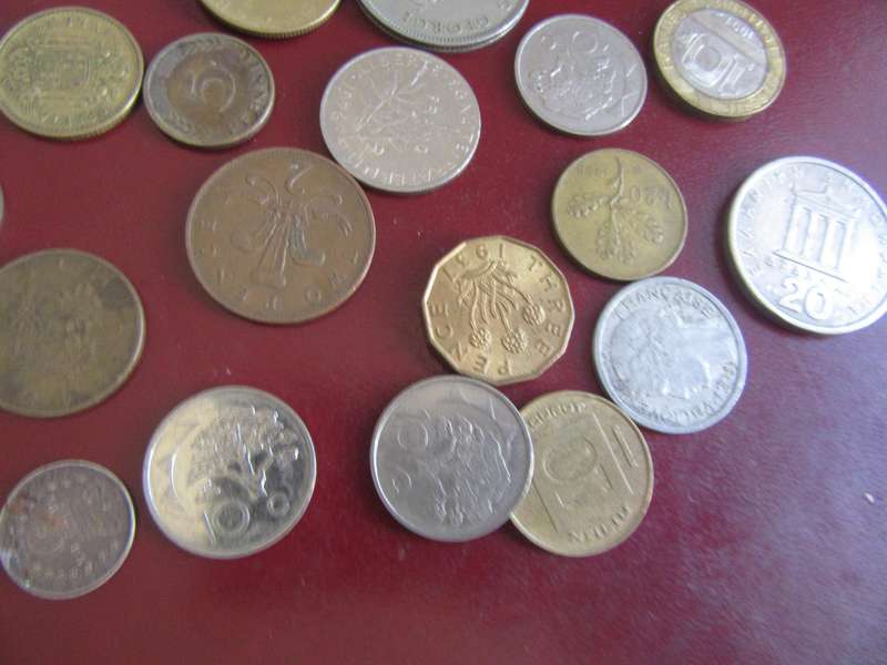 GOOD START FOR THE BEGINNER - 25 INTERNATIONAL COINS - AS PER SCAN - CO24