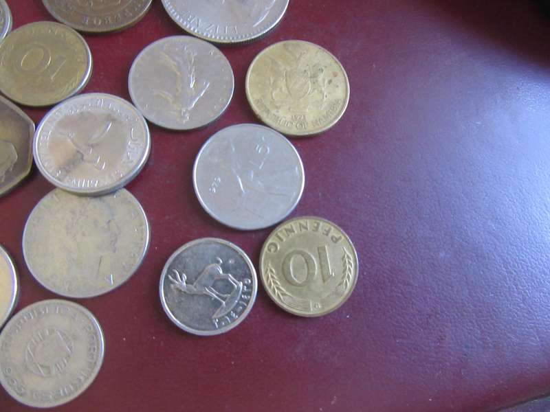 GOOD START FOR THE BEGINNER - 25 INTERNATIONAL COINS - AS PER SCAN - CO23