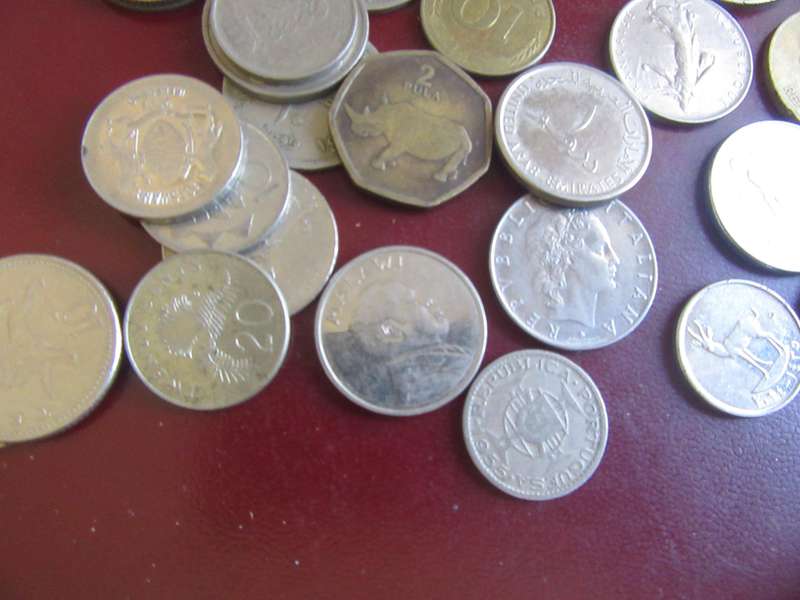 GOOD START FOR THE BEGINNER - 25 INTERNATIONAL COINS - AS PER SCAN - CO23