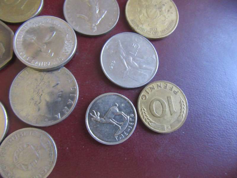 GOOD START FOR THE BEGINNER - 25 INTERNATIONAL COINS - AS PER SCAN - CO23