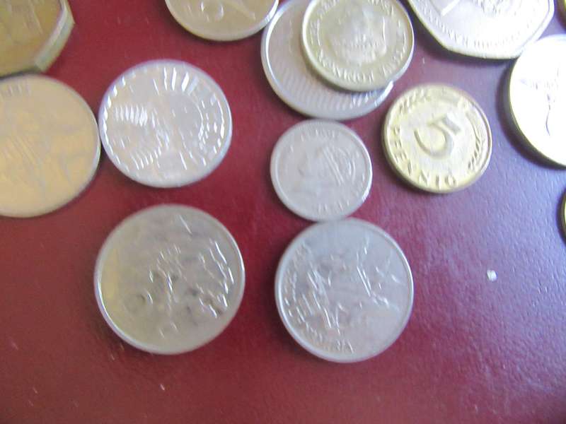 GOOD START FOR THE BEGINNER - 25 INTERNATIONAL COINS - AS PER SCAN - CO22