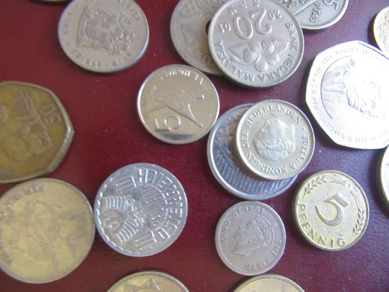 GOOD START FOR THE BEGINNER - 25 INTERNATIONAL COINS - AS PER SCAN - CO22