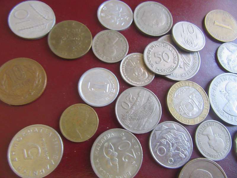 GOOD START FOR THE BEGINNER - 25 INTERNATIONAL COINS - AS PER SCAN - CO21