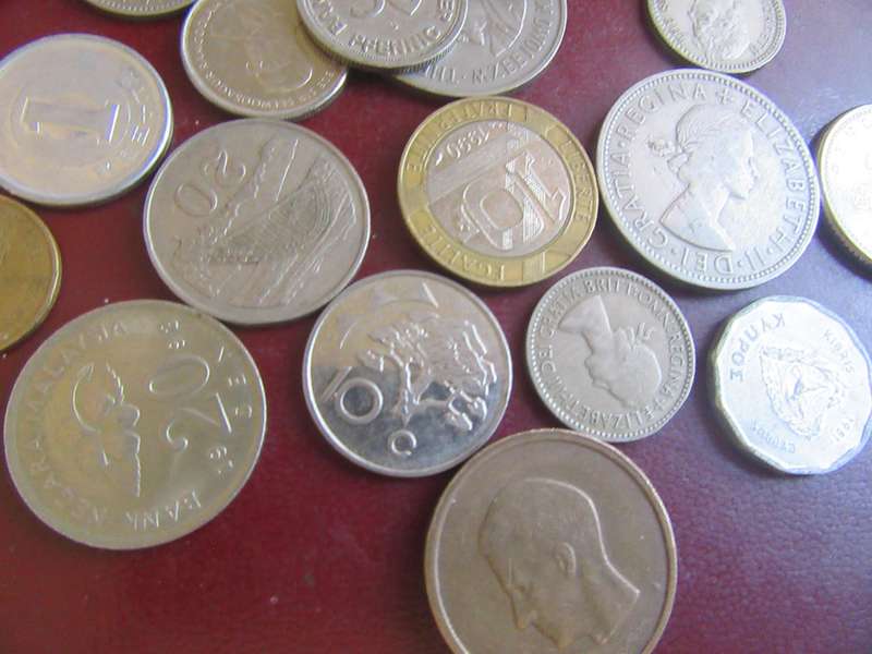 GOOD START FOR THE BEGINNER - 25 INTERNATIONAL COINS - AS PER SCAN - CO21