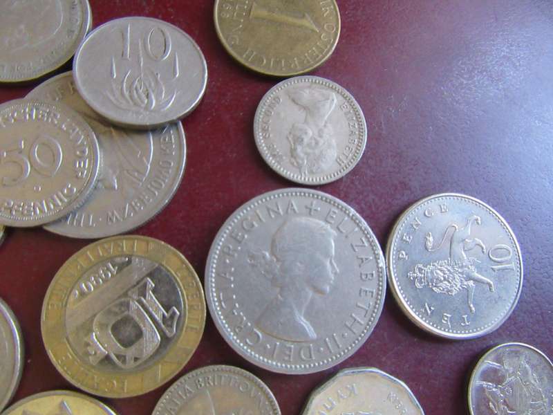 GOOD START FOR THE BEGINNER - 25 INTERNATIONAL COINS - AS PER SCAN - CO21