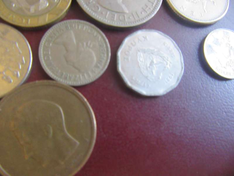 GOOD START FOR THE BEGINNER - 25 INTERNATIONAL COINS - AS PER SCAN - CO21