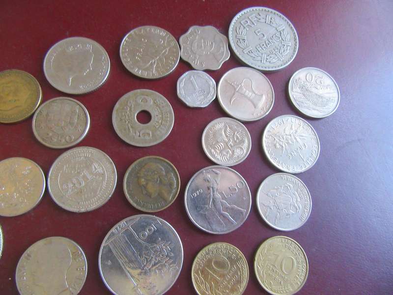 GOOD START FOR THE BEGINNER - 25INTERNATIONAL COINS - AS PER SCAN - CO16A