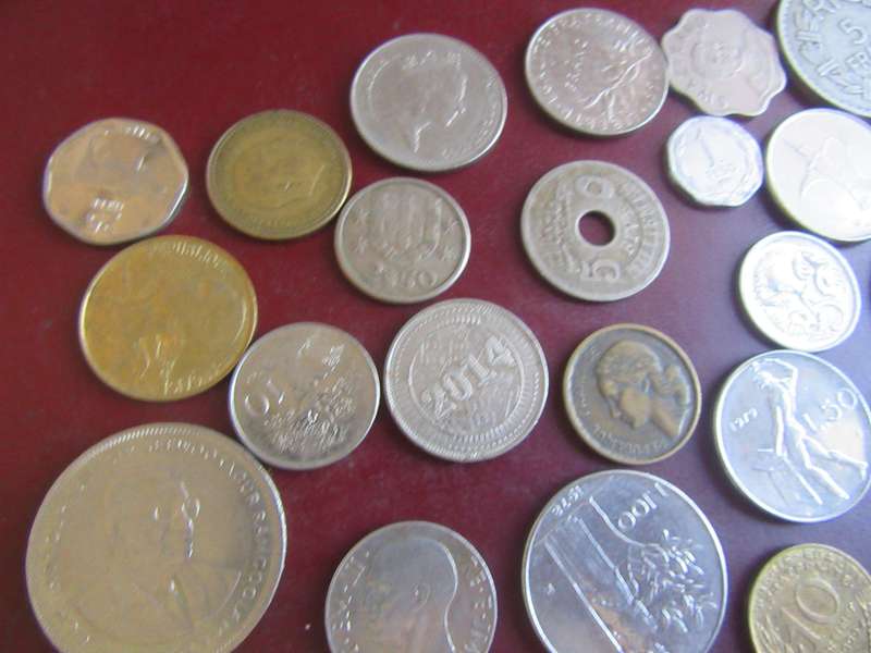 GOOD START FOR THE BEGINNER - 25INTERNATIONAL COINS - AS PER SCAN - CO16A