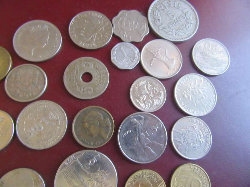 GOOD START FOR THE BEGINNER - 25INTERNATIONAL COINS - AS PER SCAN - CO16A