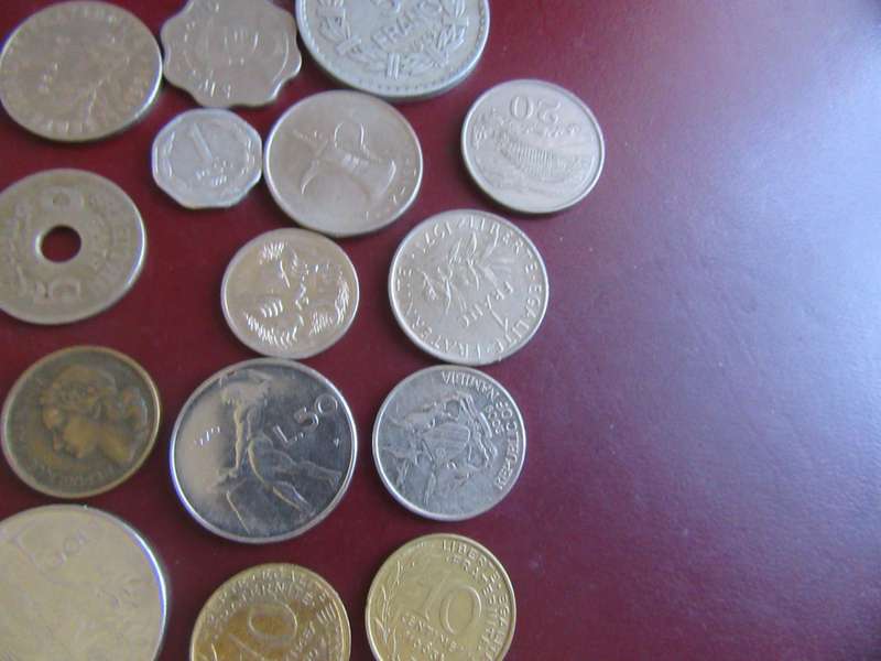 GOOD START FOR THE BEGINNER - 25INTERNATIONAL COINS - AS PER SCAN - CO16A