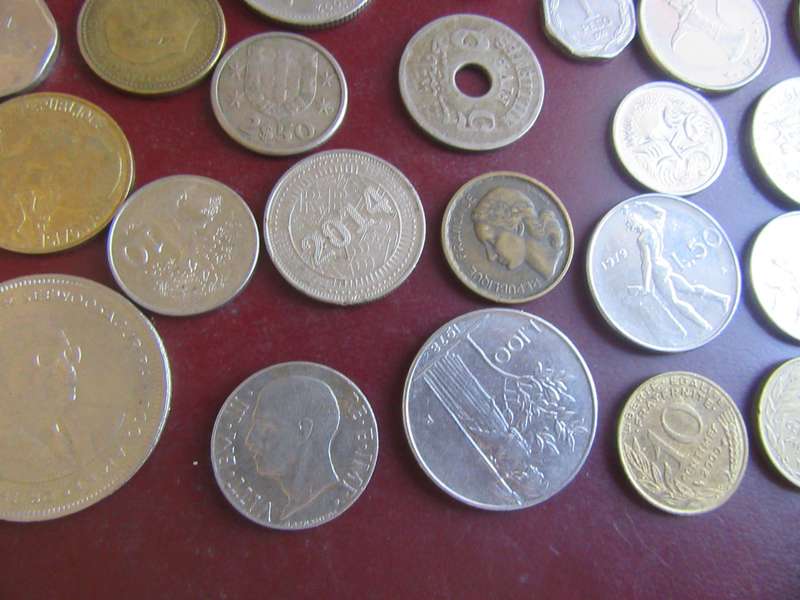 GOOD START FOR THE BEGINNER - 25INTERNATIONAL COINS - AS PER SCAN - CO16A