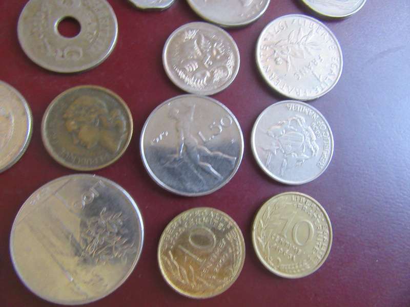 GOOD START FOR THE BEGINNER - 25INTERNATIONAL COINS - AS PER SCAN - CO16A