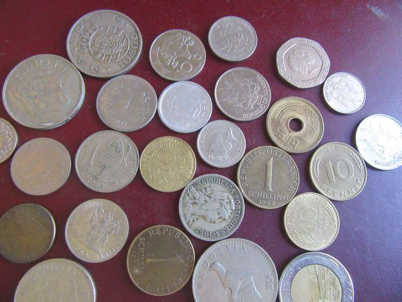 GOOD START FOR THE BEGINNER - 40 INTERNATIONAL COINS - AS PER SCAN - CO20 - BID PER ITEM