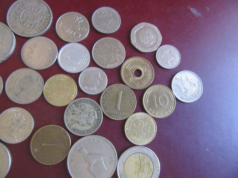 GOOD START FOR THE BEGINNER - 40 INTERNATIONAL COINS - AS PER SCAN - CO20 - BID PER ITEM