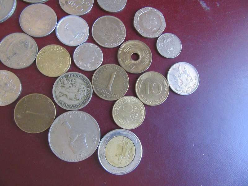 GOOD START FOR THE BEGINNER - 40 INTERNATIONAL COINS - AS PER SCAN - CO20 - BID PER ITEM