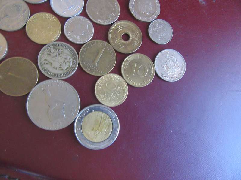 GOOD START FOR THE BEGINNER - 40 INTERNATIONAL COINS - AS PER SCAN - CO20 - BID PER ITEM