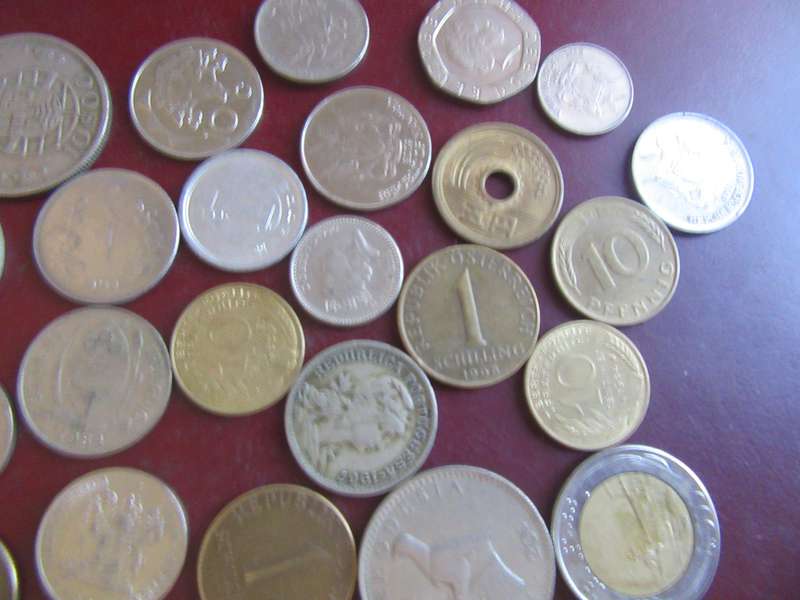 GOOD START FOR THE BEGINNER - 40 INTERNATIONAL COINS - AS PER SCAN - CO20 - BID PER ITEM