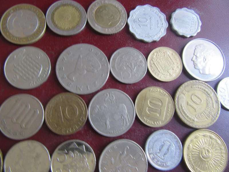 DOOD START FOR THE BEGINNER - 25 INTERNATIONAL COINS - AS PER SCAN - CO7