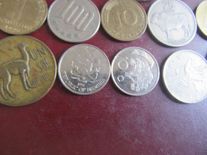 DOOD START FOR THE BEGINNER - 25 INTERNATIONAL COINS - AS PER SCAN - CO7