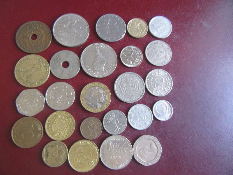 GOOD START FOR THE BEGINNER - 25 INTERNATIONAL COINS - AS PER SCAN - CO6