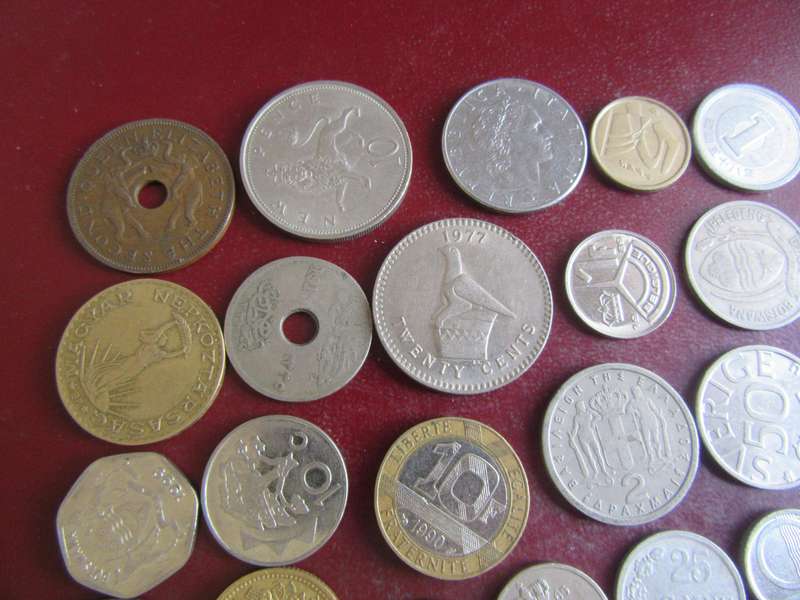 GOOD START FOR THE BEGINNER - 25 INTERNATIONAL COINS - AS PER SCAN - CO6