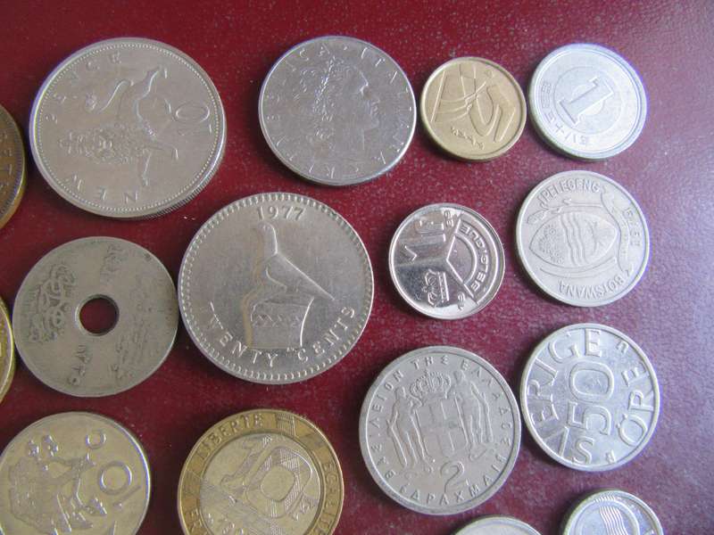 GOOD START FOR THE BEGINNER - 25 INTERNATIONAL COINS - AS PER SCAN - CO6