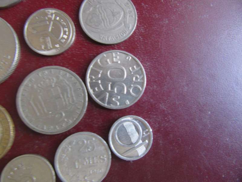 GOOD START FOR THE BEGINNER - 25 INTERNATIONAL COINS - AS PER SCAN - CO6