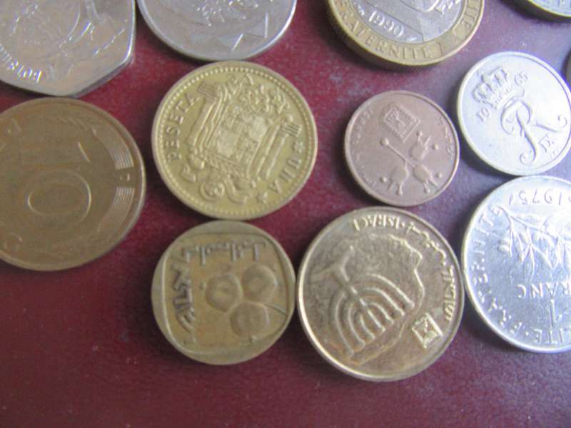 GOOD START FOR THE BEGINNER - 25 INTERNATIONAL COINS - AS PER SCAN - CO6