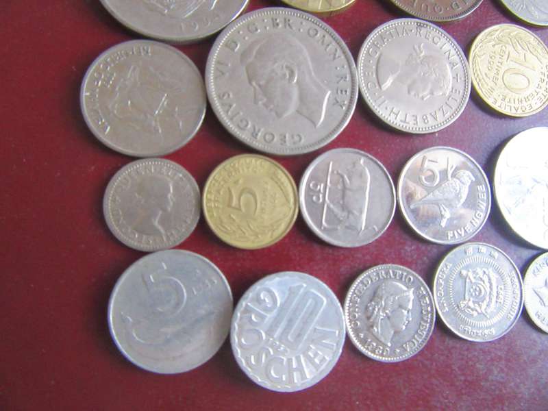 GOOD START FOR THE BEGINNER - 25 INTERNATIONAL COINS - AS PER SCAN - CO5