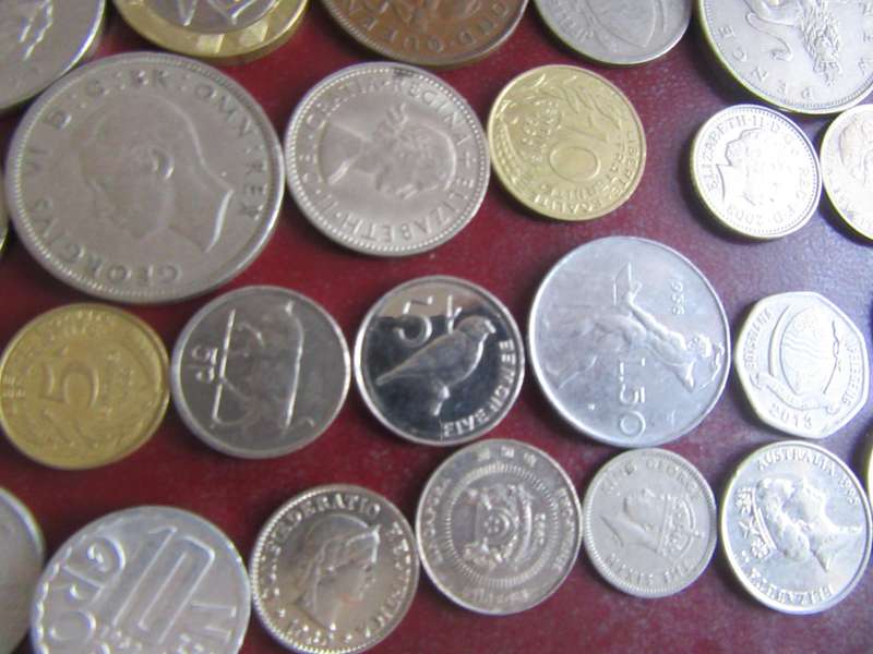 GOOD START FOR THE BEGINNER - 25 INTERNATIONAL COINS - AS PER SCAN - CO5