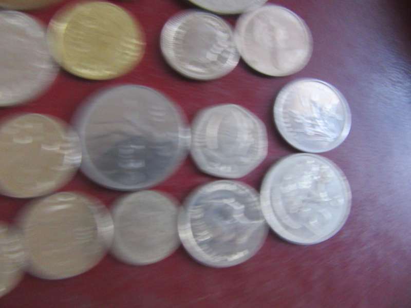 GOOD START FOR THE BEGINNER - 25 INTERNATIONAL COINS - AS PER SCAN - CO5
