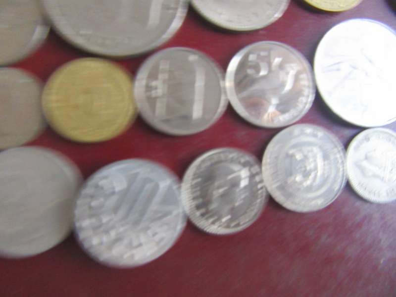 GOOD START FOR THE BEGINNER - 25 INTERNATIONAL COINS - AS PER SCAN - CO5