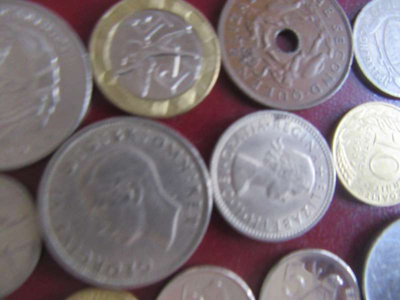 GOOD START FOR THE BEGINNER - 25 INTERNATIONAL COINS - AS PER SCAN - CO5