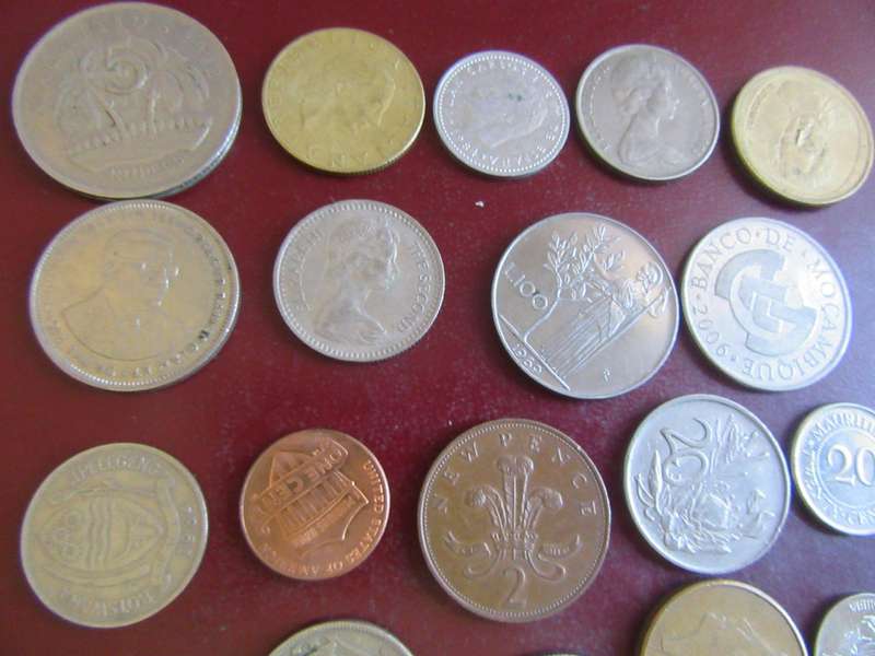 GOOD START FOR THE BEGINNER - 25 INTERNATIONAL COINS - AS PER SCAN - CO43