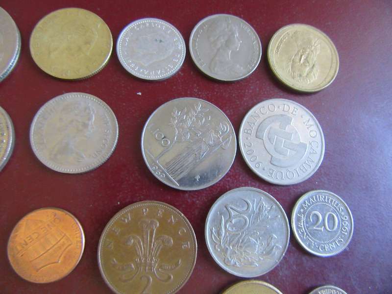 GOOD START FOR THE BEGINNER - 25 INTERNATIONAL COINS - AS PER SCAN - CO43