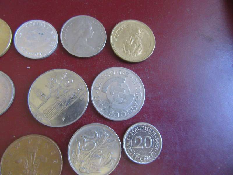 GOOD START FOR THE BEGINNER - 25 INTERNATIONAL COINS - AS PER SCAN - CO43