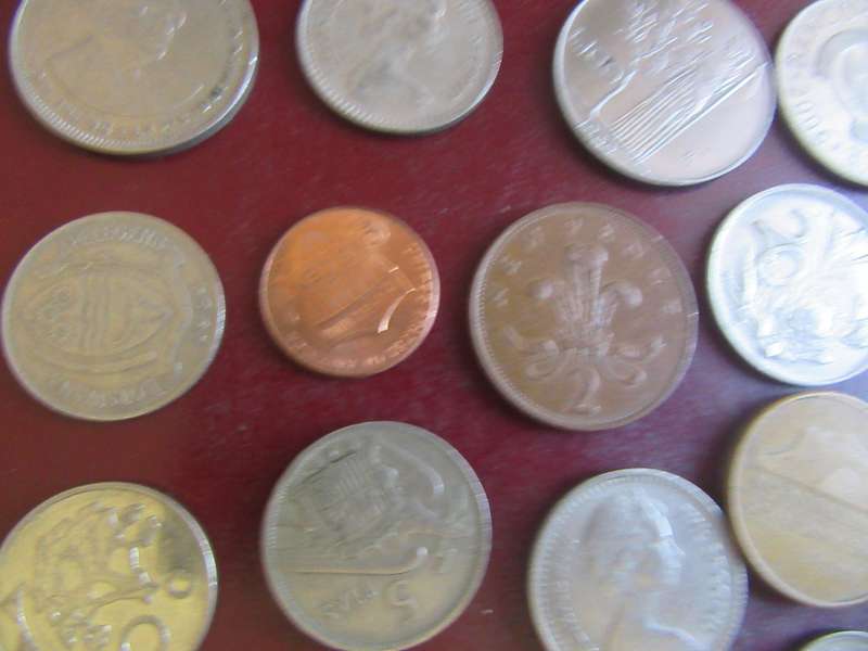 GOOD START FOR THE BEGINNER - 25 INTERNATIONAL COINS - AS PER SCAN - CO43