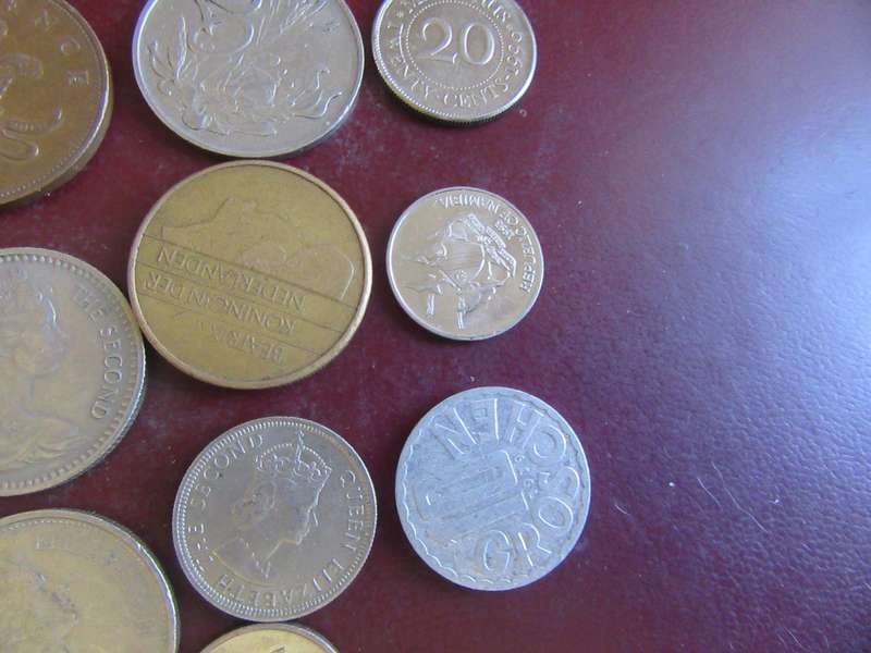 GOOD START FOR THE BEGINNER - 25 INTERNATIONAL COINS - AS PER SCAN - CO43