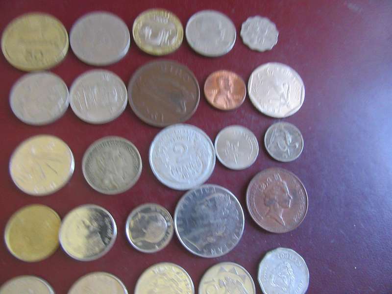 GOOD START FOR THE BEGINNER - 25 INTERNATIONAL COINS - AS PER SCAN - CO42